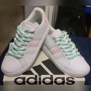 Adidas Grand Court 2.0 Low, New In Original Box! Womens 8.5 / Girls 6.5